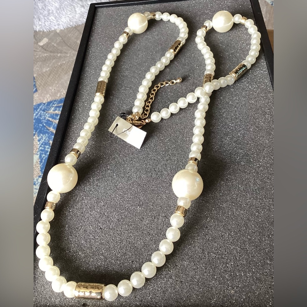 🪻 NWT Chico’s Elegant Pearl Necklace with Gold Accents